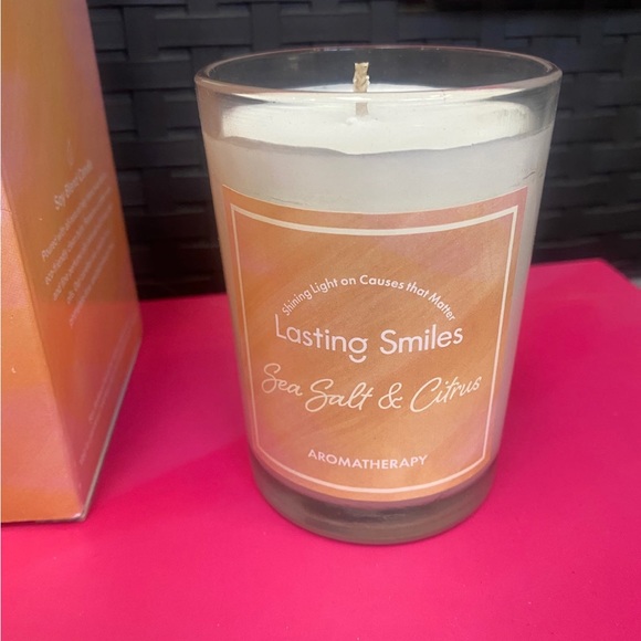 Lasting Smiles Sea Salt & Citrus Candle - Picture 2 of 6